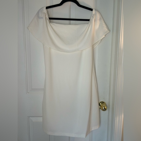 Charles Henry Off the Shoulder Dress in Ivory Size Small - Picture 9 of 10